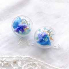 ガラスドーム　フラワーピアス　ブルーベース
