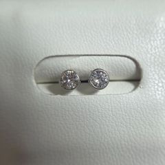ダイアモンドピアス　K18　ダイアモンド0.15/0.15ct