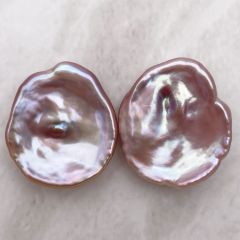 大粒花びらケシパールのピアス/イヤリング 22mm パープル系 紫 ペア バロック 真珠 結婚 ウェディング ピンク