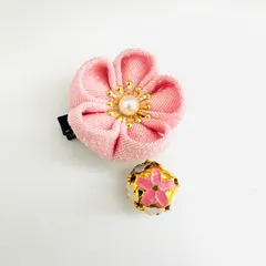 【和風髪飾り】さくらモチーフ つまみ細工風クリップ（鈴付き）七五三・夏祭り・ひな祭り・お正月・写真撮影にも／子供向けヘアアクセサリー ピンク 桃