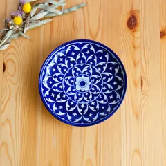 陶器飾り皿　インド　ブルーポタリー　中サイズ　青地に放射状の花弁