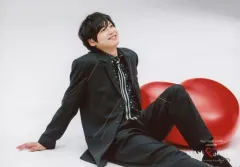 【中古】生写真(ジャニーズ) Hey! Say! JUMP/高木雄也/横型・膝上・座り・衣装紺・両手後ろ/「Hey! Say! JUMP LIVE TOUR SENSE or LOVE」オリジナルフォトセット