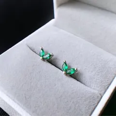 b009【高品質✨】グリーン　ハート　小さめ　シルバー　ピアス　エメラルド　ミニ