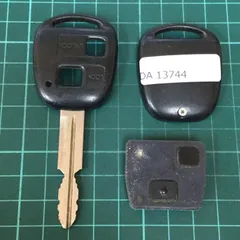 ダイハツ 純正キーレス裏グレー２ボタン ムーブ等