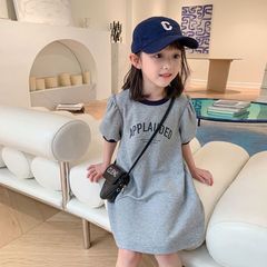 【新品】お洒落な韓国子供服　90   100   110   ワンピース　ロングTシャツ　ロゴ　カジュアル　夏物