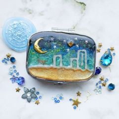 再販不可★　夜道のお散歩ピルケース　ハンドメイドレジン　レジンピルケース　ハンドメイドピルケース　小物入れ　薬入れ