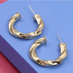 【C型フープピアス 外径26mm 幅4.5mm 色:ゴールド】[Adelina Style] C型 ピアス レディース 人気 フープピアス ねじれピアス 捻り 1ペア 金メッキ リングピアス シルバー925純銀 両耳用