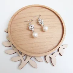 雪のお花ビーズボールピアス