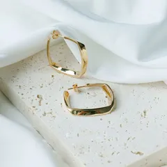 スタイリッシュスクエアフープピアス