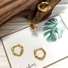 【 両耳 】【 ハワイアンジュエリー 】 ツイスト フープ ワンタッチ ピアス ( ゴールド ) 13mm / サージカルステンレス SUS 316L  / つけっぱなし 錆びない / 金属アレルギー対応 ニッケルフリー / プレゼント ギフト ラッピング