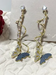 ロング蝶々ピアス