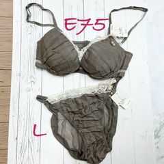ブラウンとホワイトのブラジャー（E75）ショーツ（L）2点セット　T80