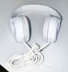 ホワイト 有線オーバーイヤーヘッドホン新品未使用、箱無し - メルカリ