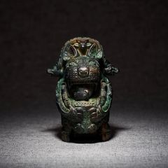 虎食人卣風 レジン製 青銅風 置物 インテリア 泉屋博物館モチーフ