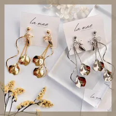 【お呼ばれ＆普段使いに】メタル花びら チェーン ロング/ピアス イヤリング/クリア天然石チャーム/お花 フラワー 大ぶり 揺れる/金属アレルギー対応 ステンレス 24金コーティング/カジュアル モード 華やか/ブライダル ウェディング 結婚式/春夏秋冬