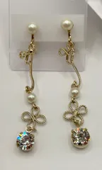 【倉吉店】Dorry Doll ストーン付きフラワーモチーフイヤリング【136-0738】