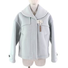 HERMES - 未使用品★正規品 2023年 エルメス 3E2604D1 ロゴ金具付き カシミヤ混 クルーネック 長袖 ニット／セーター オレンジ S イギリス製 タグ付 HERMES 未使用品☆正規品 2023年 エルメス 3E2604D1 ロゴ金具