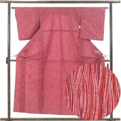 ウール着物 身丈155cm 裄62cm 前幅23cm 後幅29cm 袖丈49cm 袖幅32cm レディース 単衣 連続模様 裄Sサイズ 秋冬春用 ウール レッド 美品 リメイク リユース リサイクル【呉服のきくや】