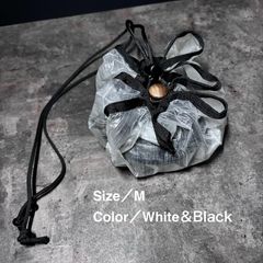 巾着袋　収納袋　ダイニーマ　キャンプ　登山　ホワイト＆ブラック　Mサイズ