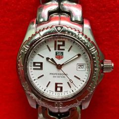 【✨TAGHEUER✨】wt1214 ◇説明書　箱　ケース付き◇　タグホイヤー　クォーツ式　メンズ　男性用　状態良好　スポーツウォッチ　200M　サファイア　遺品整理　silver　生前整理　デイト　日付　機能付き　スイス　ブランド　高級　昭和　レトロ