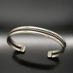 ☆ナバホ族 ⭐︎シルバー バングル☆ 最終値下げ ナバホ族 Harrison Jim 2連チゼルワーク インゴットシルバー