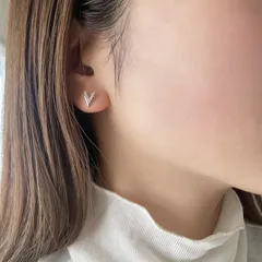 ピアス 金属アレルギー つけっぱなし 小ぶり ゴールドアクセサリー シルバーアクセサリー 大人 高見え 上品 デイリー使い オフィス 結婚式 プレゼント ギフト テテ ｖ BTS