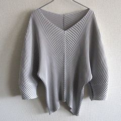 【美品】ISSEY MIYAKE【プリーツ カットソー】2 シルバーグレー イッセイミヤケ 25050415