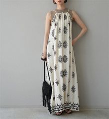 ワンピース キャミソールワンピース 花柄 レディース 新作 ノースリーブ ロング ワンピ ゆったり プリント プルオーバー 春 夏 デザイン感 吊りワンピ 重ね着 カ zzr063020973049