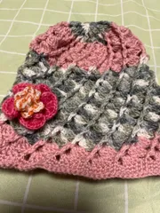 オリジナルコサージュ付きトルネード編みニット帽子　　手編み