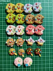 【1個￥25円】22個　M＆M　ミニチュア　デコパーツ　ハンドメイド用　スイーツ　チョコクッキー　ビスケット　スマホ等に　じゃらじゃらキーホルダー　ぷちサンプル　ガチャ　カボション　キャンディーバッグ　ままごと
