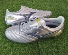 モレリア26センチ美品　モレリアネオ2ゴールド　レア完売品 MIZUNO モレリア NEO 2 ホワイト×ゴールド 【MIZUNO|ミズノ