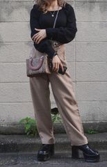 Tuck Tapered Pants with Silver Chain (beige)