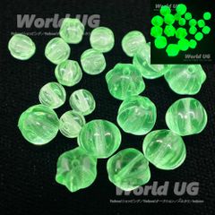 ウランガラス メロン型ビーズ 緑色 7.7mm 10粒（画像中の大きい方のビーズ）