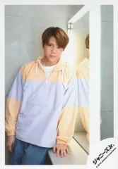 【中古】生写真(ジャニーズ) 7 MEN 侍/佐々木大光/膝上・衣装黄・紫・青・両手下・口閉じ・右に鏡/「SUMMER STATION パパママ一番 裸の少年 夏祭り!」グッズオフショット/公式生写真