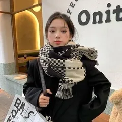 チェック柄 マフラー レディース 大判 ブラック ベージュ ふわふわ 暖かい 秋冬 防寒 シンプル 上品 韓国風 通勤 通学 大人可愛い おしゃれ 無地系 コーデしやすい ストール ギフト プレゼント 柔らか 肌触り 新作 トレンド