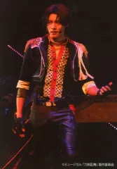 【中古】生写真(男性) 立花裕大(豊前江)/ライブフォト・膝上・2部衣裳・左手上げ・目線左・キャラクターショット/「ミュージカル『刀剣乱舞』 ～静かの海のパライソ～」ローソンプリント限定ブロマイド