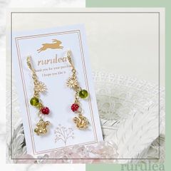 ♢リスと木の実ピアス/イヤリング♢ 天然石 : ペリドット 匿名配送