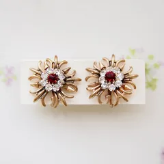 Unsigned Beauty　ゴールドトーン　レッド＆クリアラインストーン　フラワー　イヤリング