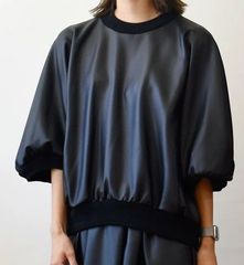 irise（イリゼ）レザーライク パフスリーブプルオーバーT4025