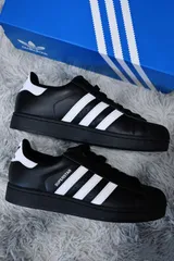 新品未使用adidas originals Superstar シューズ 男女兼用 アディダス ローカット スニーカー黒白です