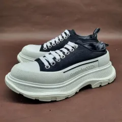 新品ALEXANDER McQUEEN スニーカー41アレキサンダー岩堀せり