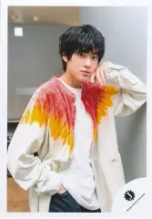 【中古】生写真(ジャニーズ) 美 少年/佐藤龍我/上半身/「少年たち あの空を見上げて」グッズオフショット/公式生写真