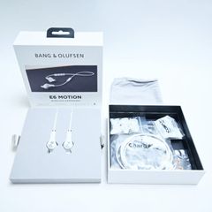 T06-t019 美品/動作確認済 Bang & Olufsen バングアンドオルフセン Beoplay E6 Motion カナル型Bluetoothイヤホン ホワイト 付属品完品のサムネイル