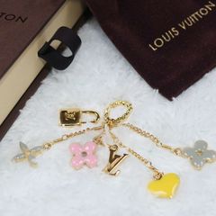 ☘️美品 ルイヴィトン LV フラワー スワロフスキー ストーン キーホルダー ☘️ ☘️美品 ルイヴィトン LV フラワー スワロフスキー ストーン