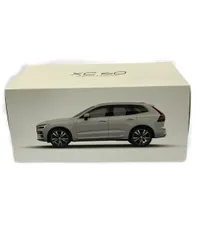 美品 ミニカー ボルボ XC60 RECHARGE 1/18