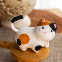 日本製　リュウコドウ　手づくり和雑貨　三毛猫のお散歩　ねこ　ネコ　ちりめんじゃれ猫  縁起物  初夏 雑貨 インテリア ギフト 海外プレゼント かわいい おしゃれ 新築祝い 結婚祝い お祝い 母の日 父の日 敬老の日 記念品40-894