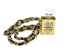CHANEL N°5 香水ボトル ネックレス ペンダント - メルカリ