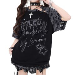 [Jundakara] 星型バックル付き Tシャツ 半袖 レディース 星柄 プリント ダメージ加工 病みかわいい トップス サブカル系 地雷系 量産型 Y2K ファッション 肩出し 服 カットソー おしゃれ 韓国系 韓国風 切り替え 学生 春 夏 秋