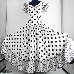 【フラメンコ衣装】ホワイト×ドット柄 アトリエ貴美恵 ワンピース ドレス ボランテ 白 黒 ブラック フリル 豪華 ポップ