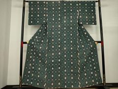 平和屋本店□極上 西陣 本場縞大島紬 18算 格子柄 みしな織物謹製 黒地  